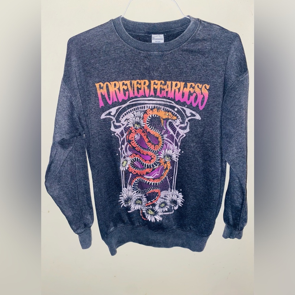 No Boundaries Forever Fearless Graphic Snake Sweatshirt Size XXS